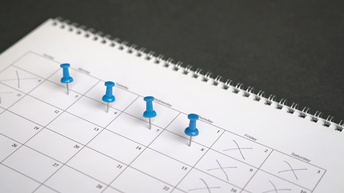 Wochenkalender mit Pin-Nadeln 